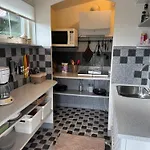 The Pigeon Hole ריבה