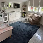 The Pigeon Hole בקתה ריבה
