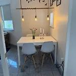 The Pigeon Hole בקתה ריבה