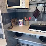 The Pigeon Hole בקתה *